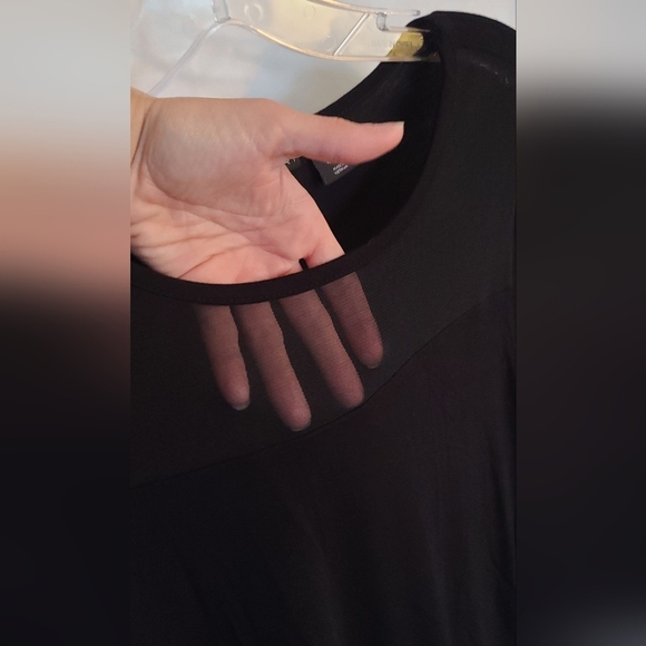 Tahari Long Sleeve Top -  Black - size M - Picture 7 of 7